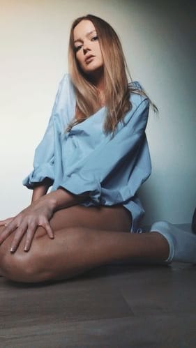 Alina OnlyFans jóvenes 3