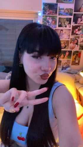 Emily OnlyFans jóvenes 4
